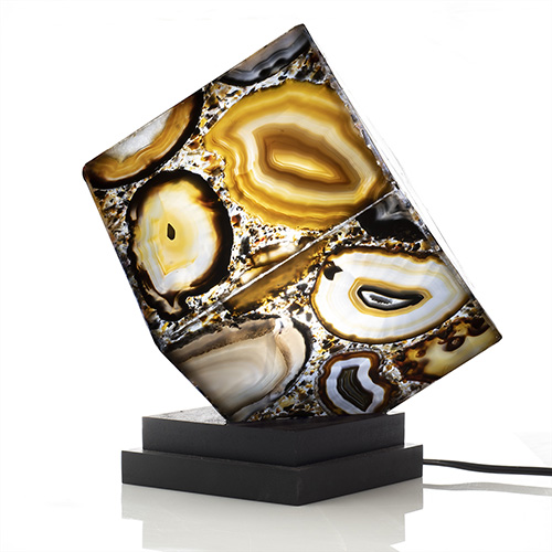 <strong>LAMPE CUBE EN AGATE</strong> SUR SOCLE EN BOIS