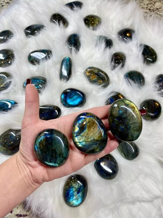 Signification et vertus de la Labradorite