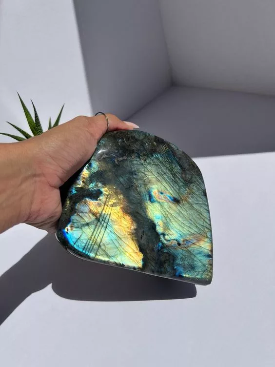 Nettoyer et recharger la Labradorite